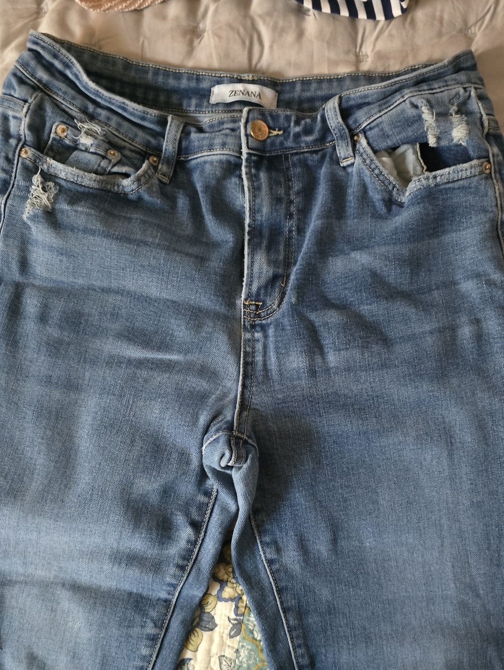 Zenana Outfitters Women's Light Wash Distressed Skinny Jeans Size 31